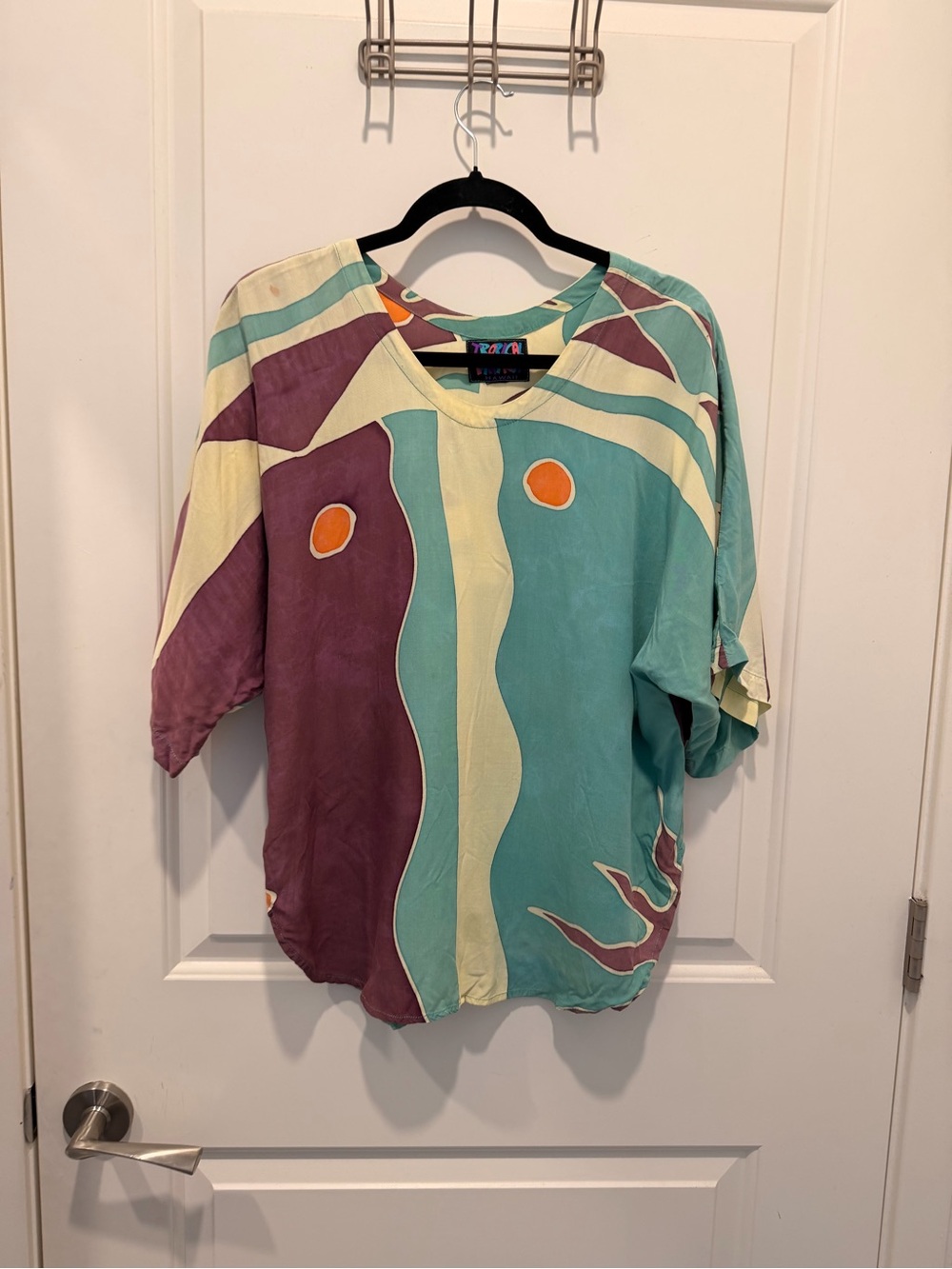 Tropical Tantrum Hawaii
Vintage Silk Abstract
Geometric Print Tunic Top Size M